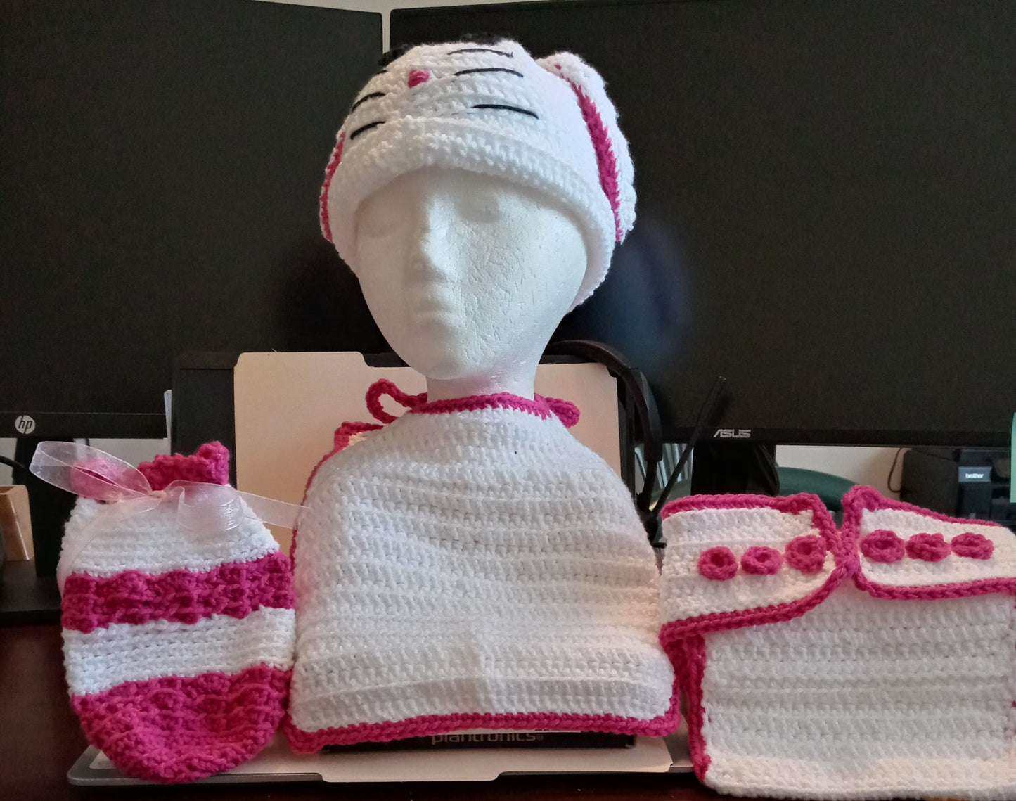 Baby Corner - Diaper Cover, Beenie, Bib and Bottle Cover, Wash rags
