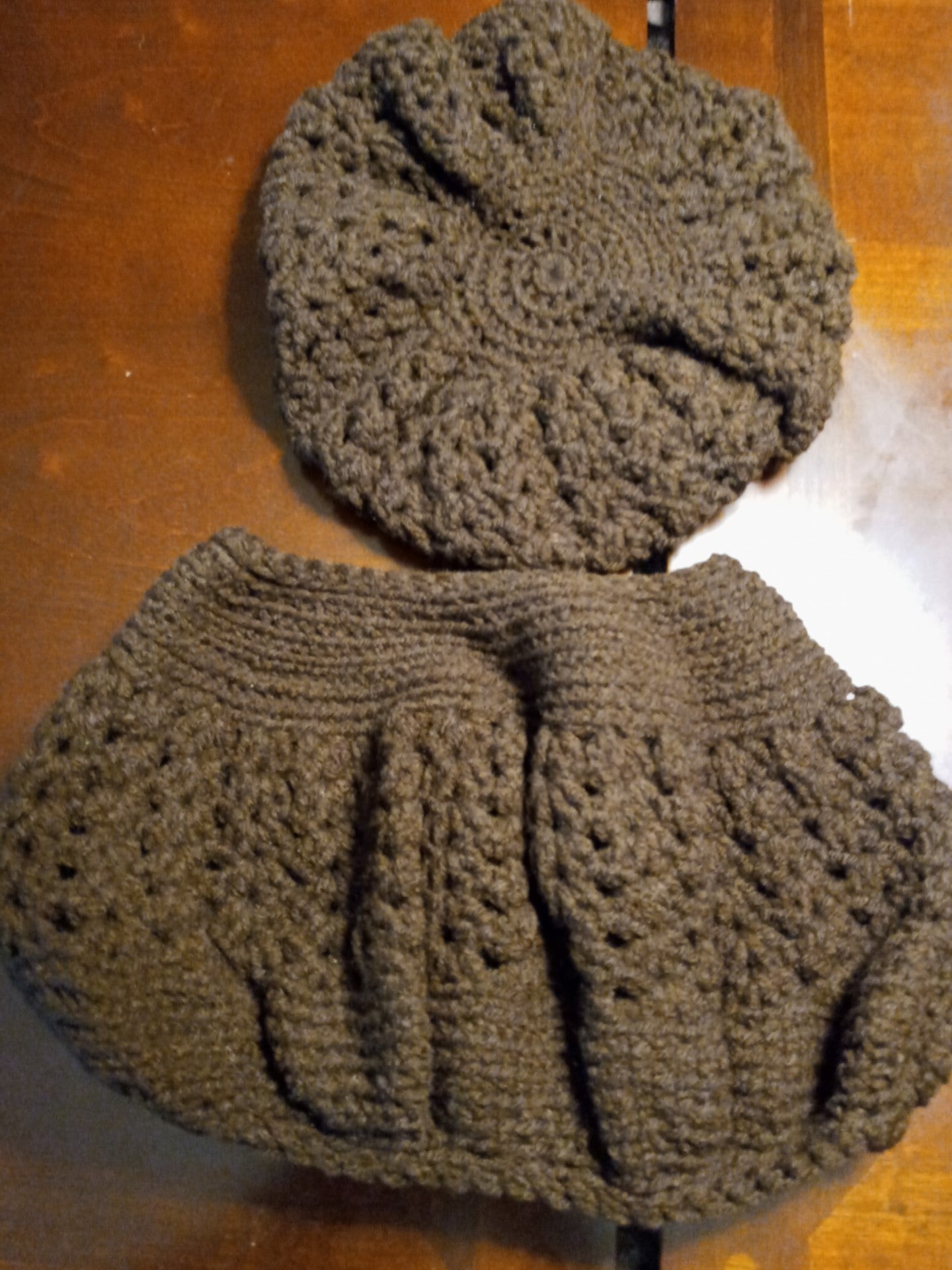 Beret and Neck Scarf Set