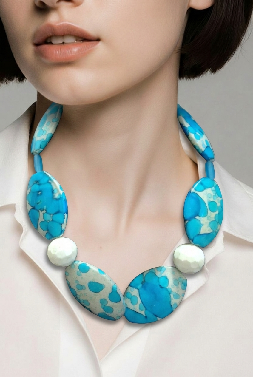Accessory>Jewelry                              Necklace & Earring Set