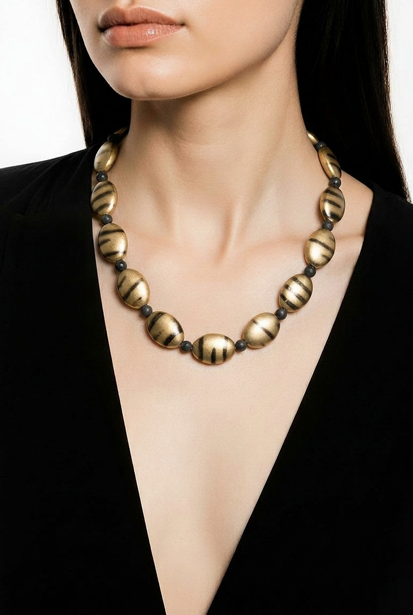 Accessory>Jewelry                                 Necklace