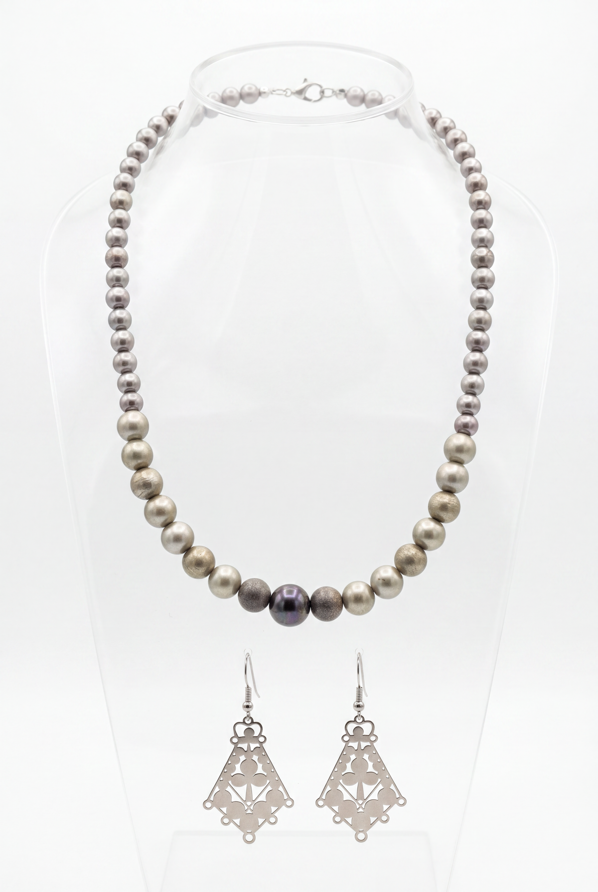 Accessory>Jewelry                              Necklace & Earring Set