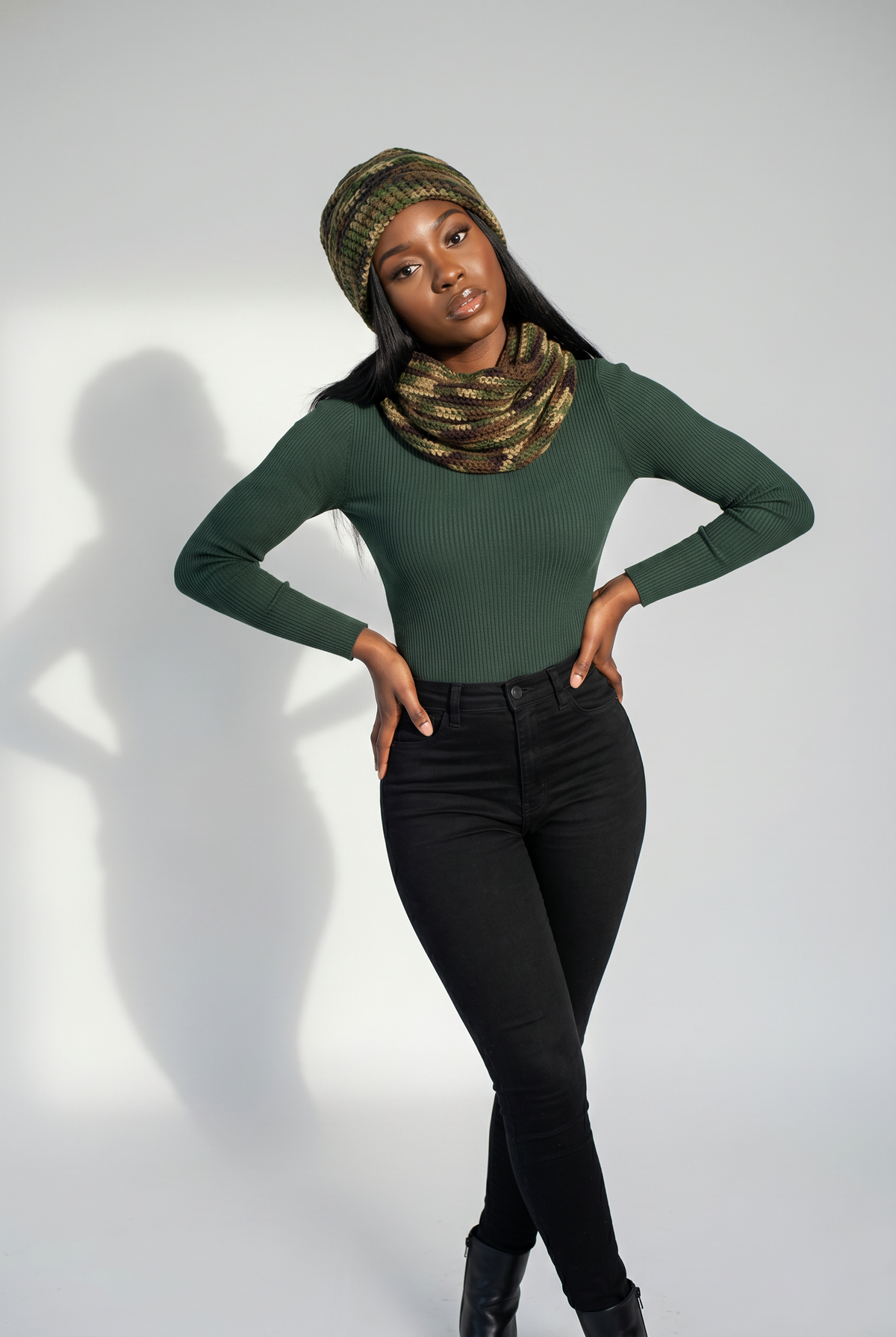 Apparel>Accessories              Beenie & Neck Scarf Set