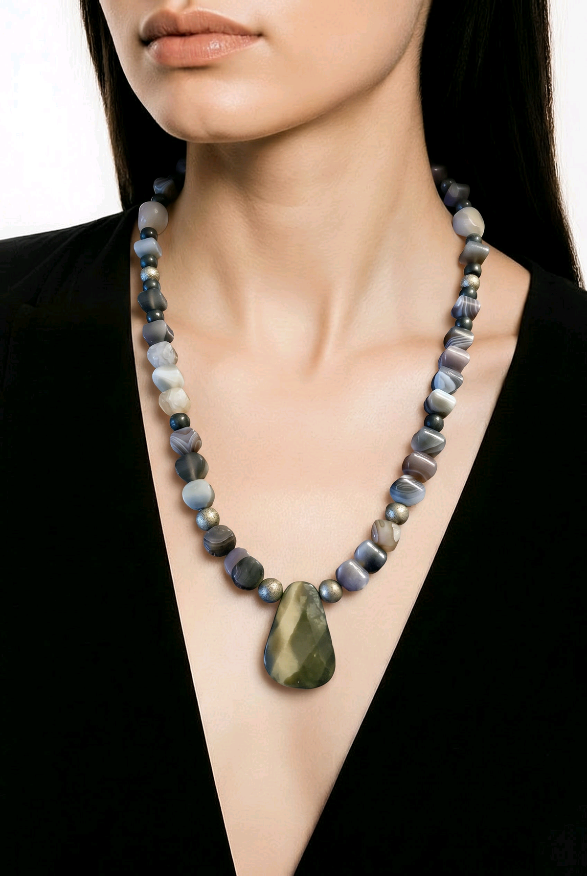 Accessory>Jewelry                                Necklace & Earring Set