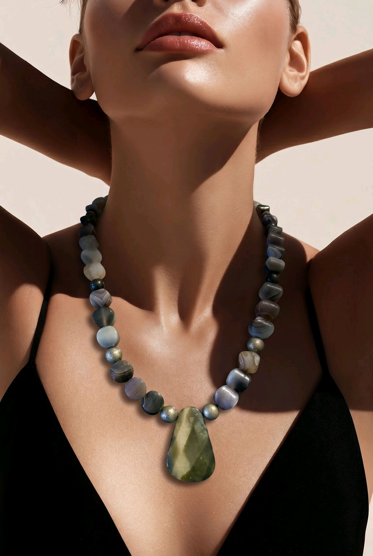 Accessory>Jewelry                                Necklace & Earring Set