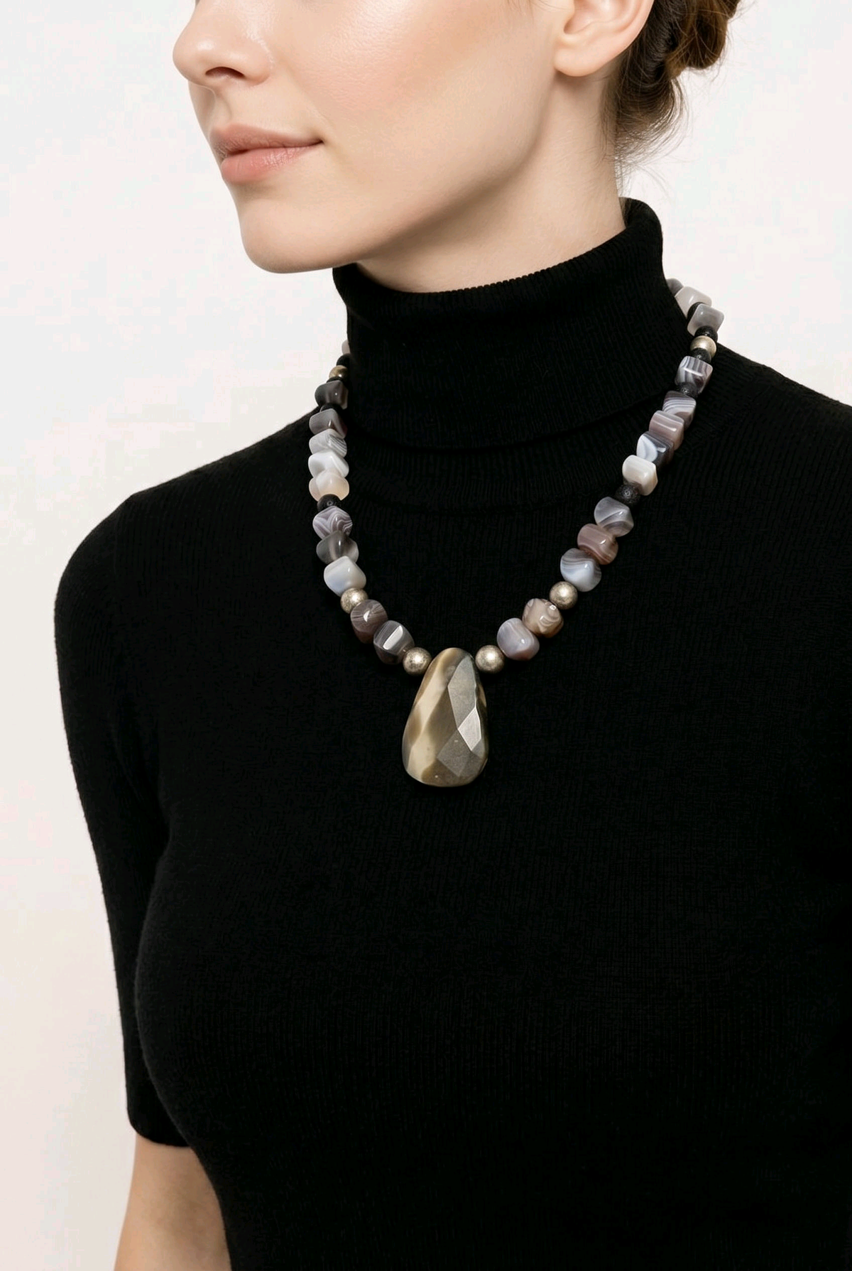 Accessory>Jewelry                                Necklace & Earring Set