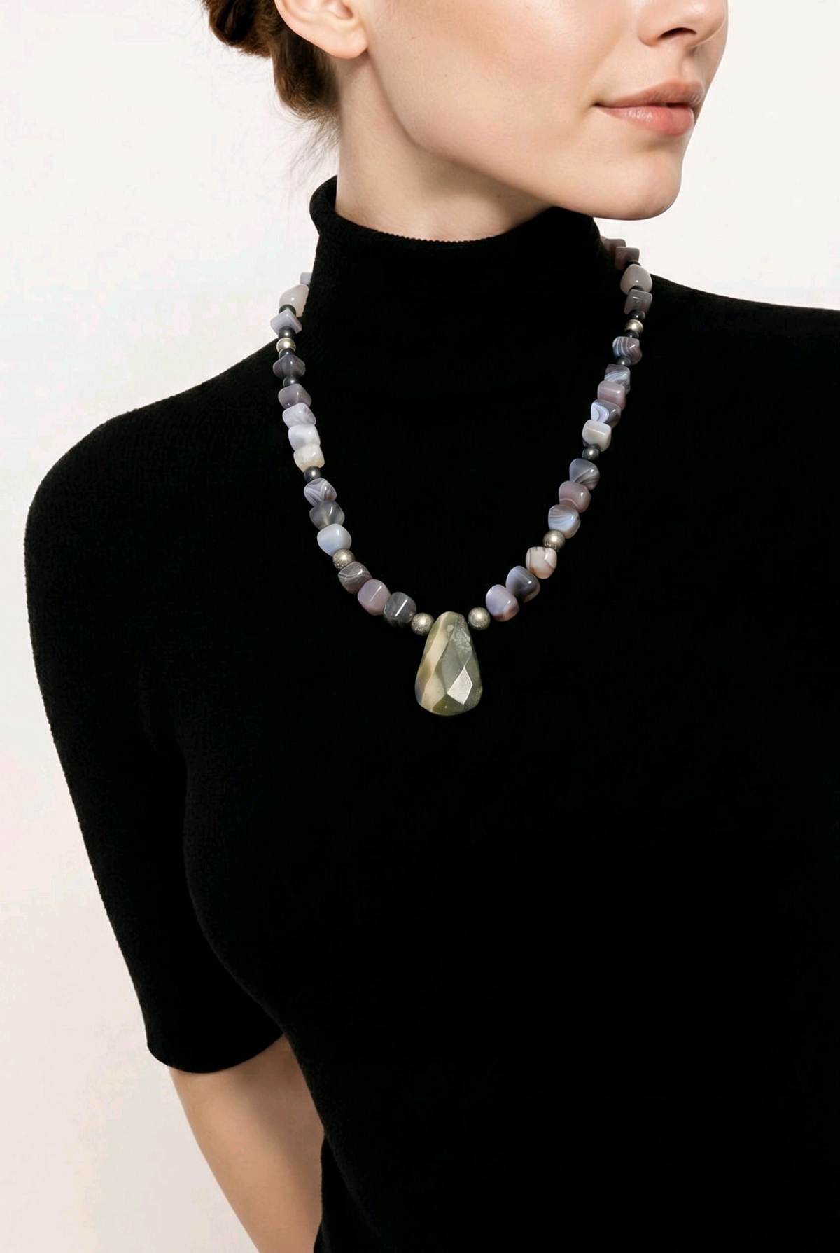 Accessory>Jewelry                                Necklace & Earring Set