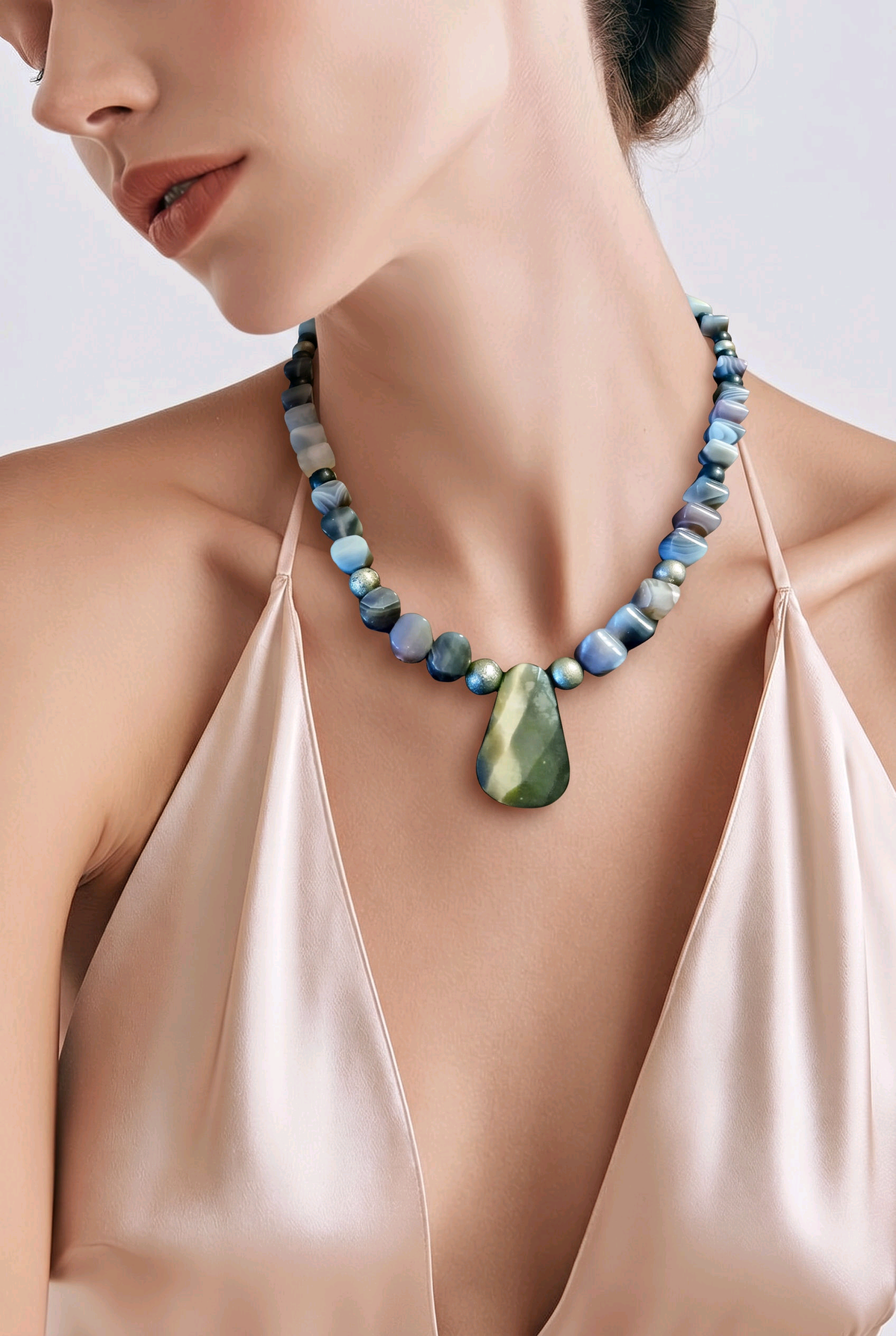 Accessory>Jewelry                                Necklace & Earring Set