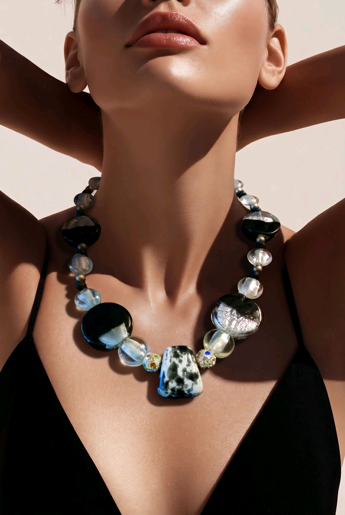 Accessory>Jewelry                                Necklace & Earring Set