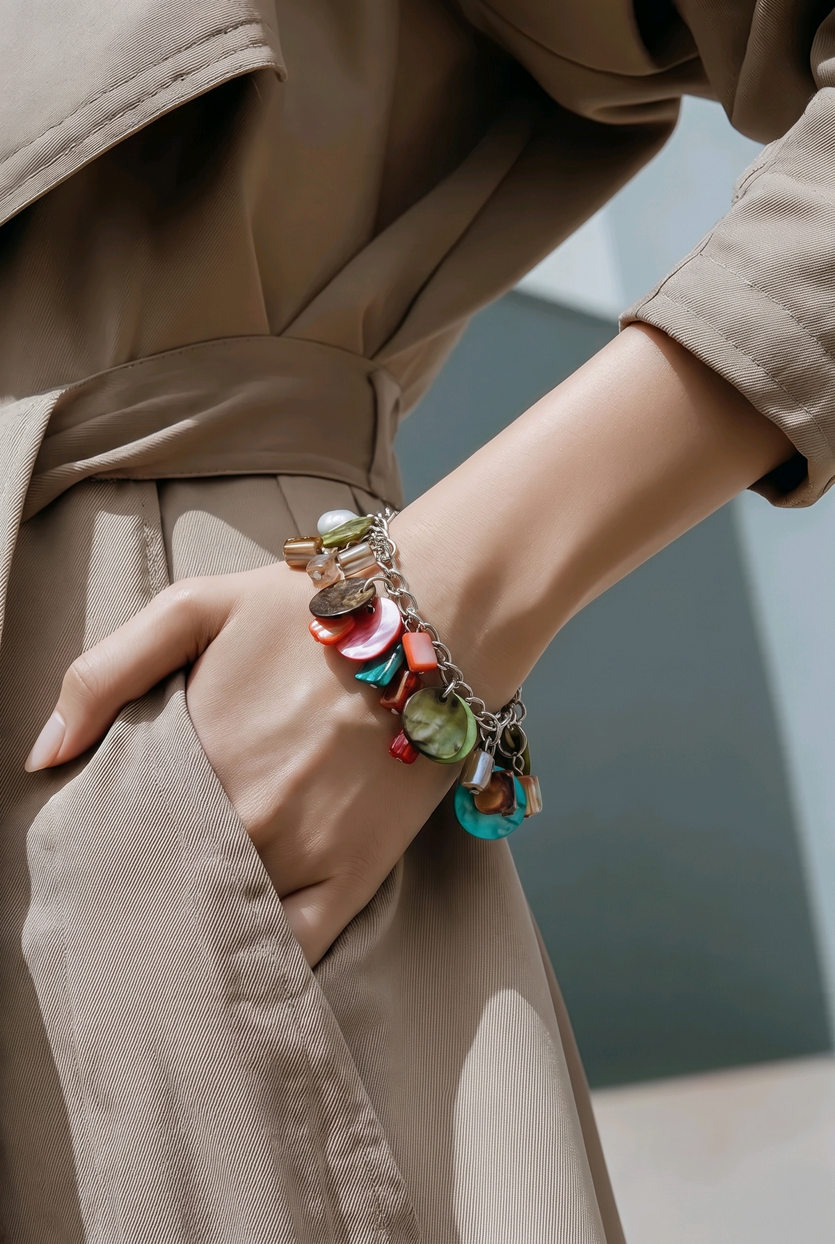 Accessory>Jewelry                               Bracelet w/ metallic charms