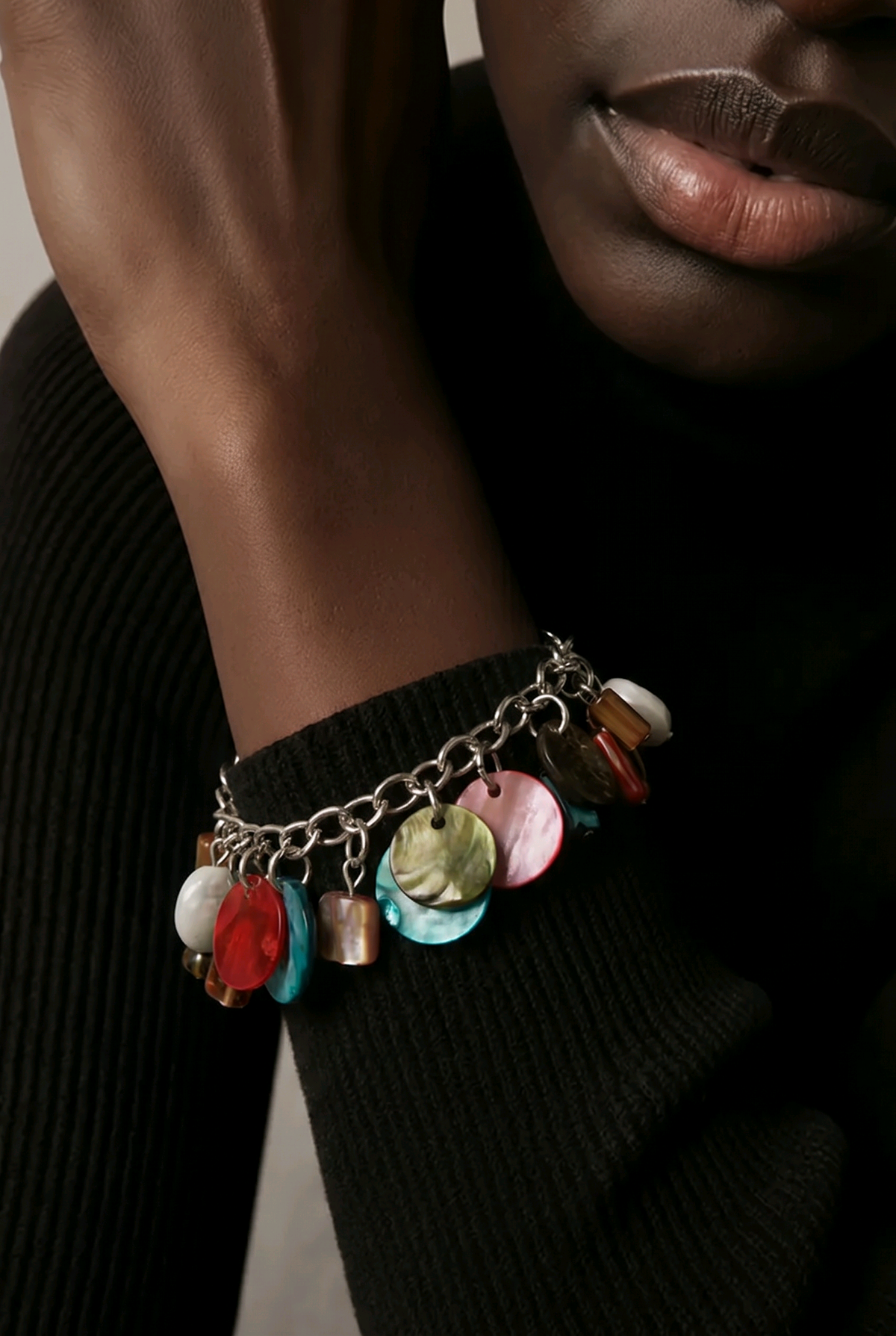 Accessory>Jewelry                               Bracelet w/ metallic charms