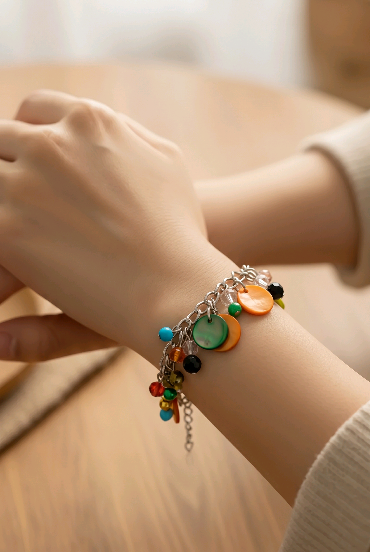 Accessory>Jewelry                               Bracelet w/ metallic charms