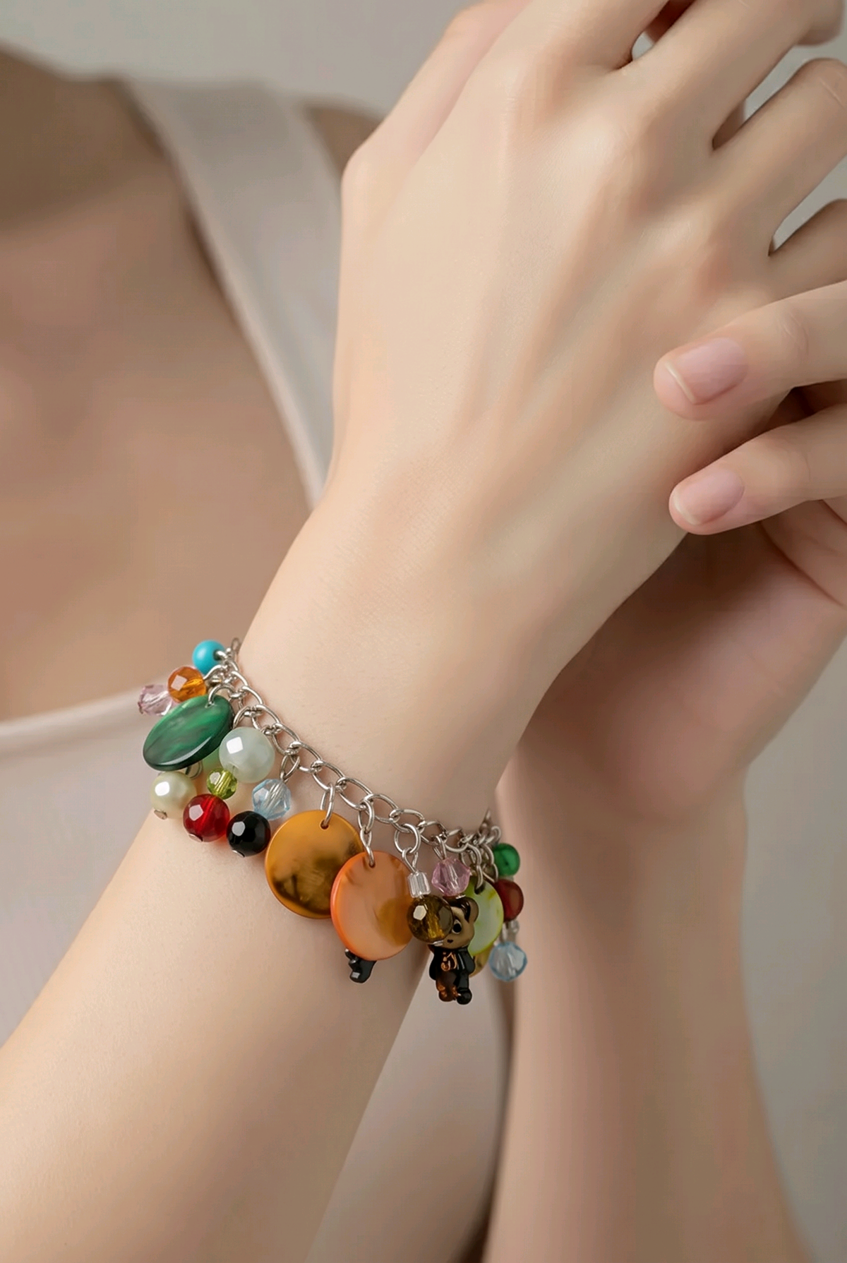 Accessory>Jewelry                               Bracelet w/ metallic charms
