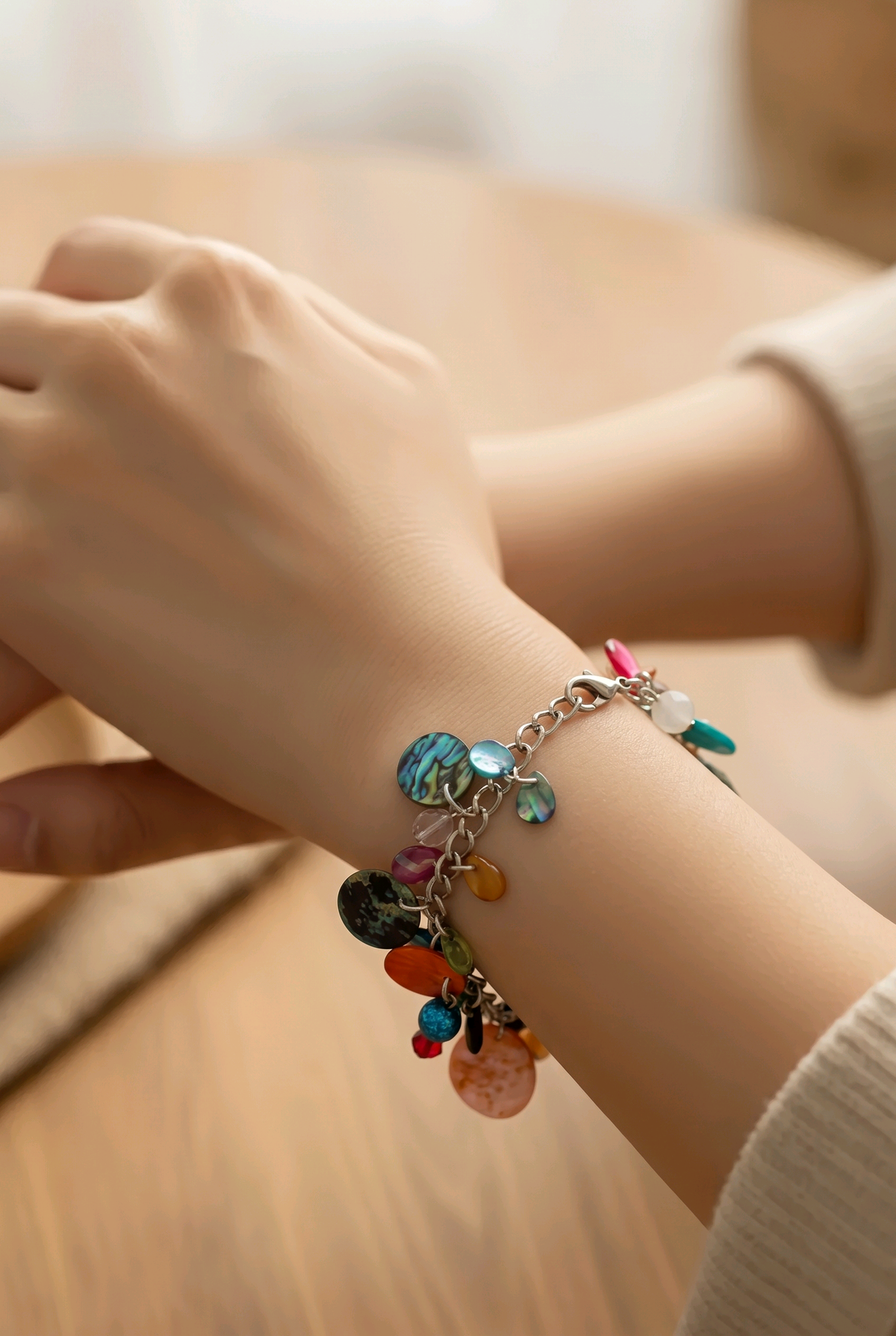 Accessory>Jewelry                                Bracelet w/ metallic charms