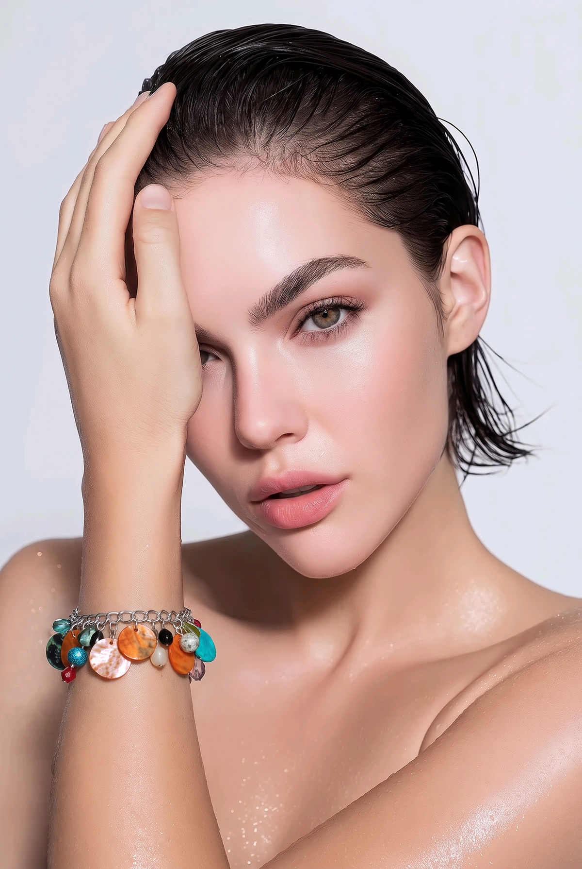 Accessory>Jewelry                                Bracelet w/ metallic charms