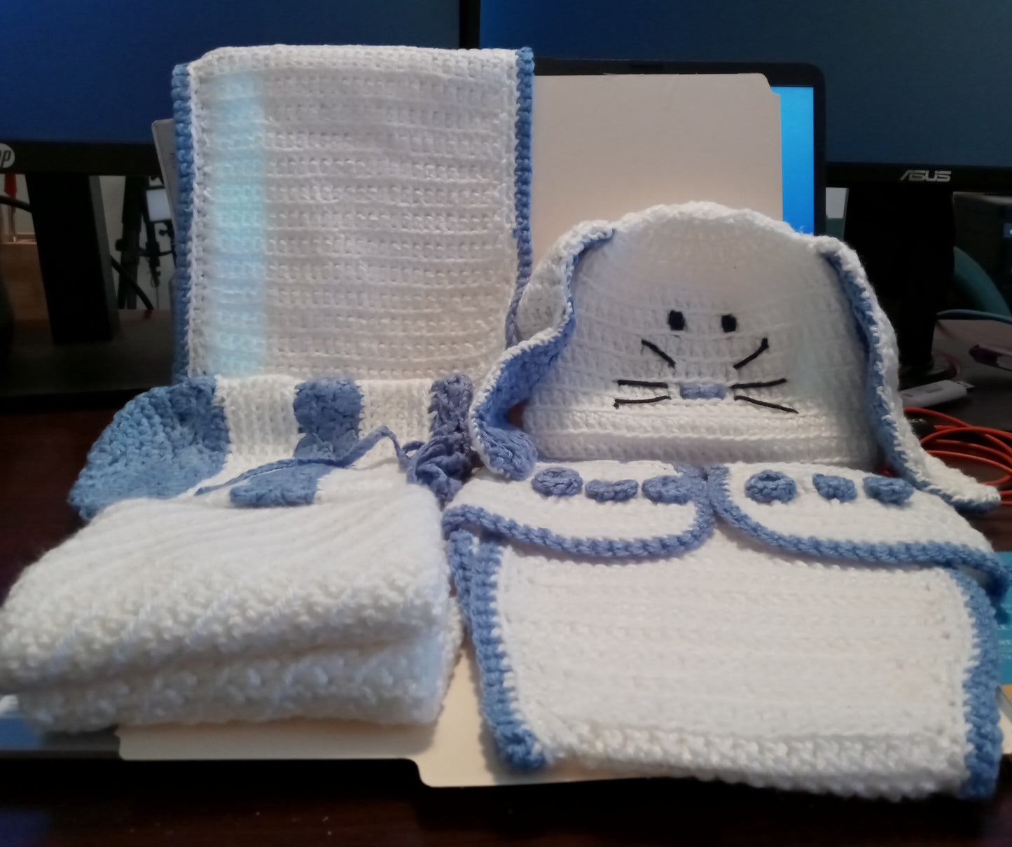 Baby Corner - Diaper Cover, Beenie, Bottle Cover, Bib and Wash Rag Set