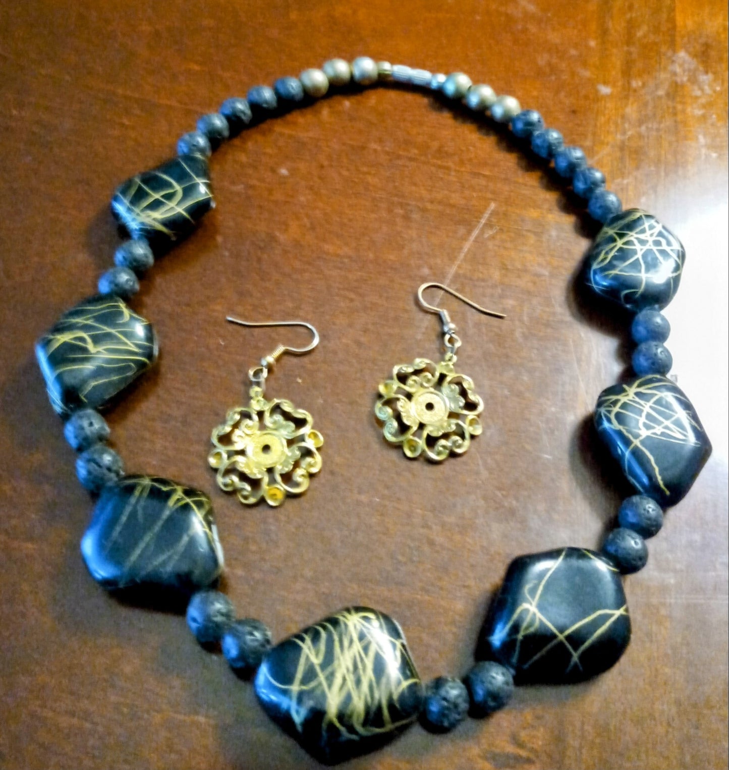 Jewelry Corner - Necklace and Earring Set