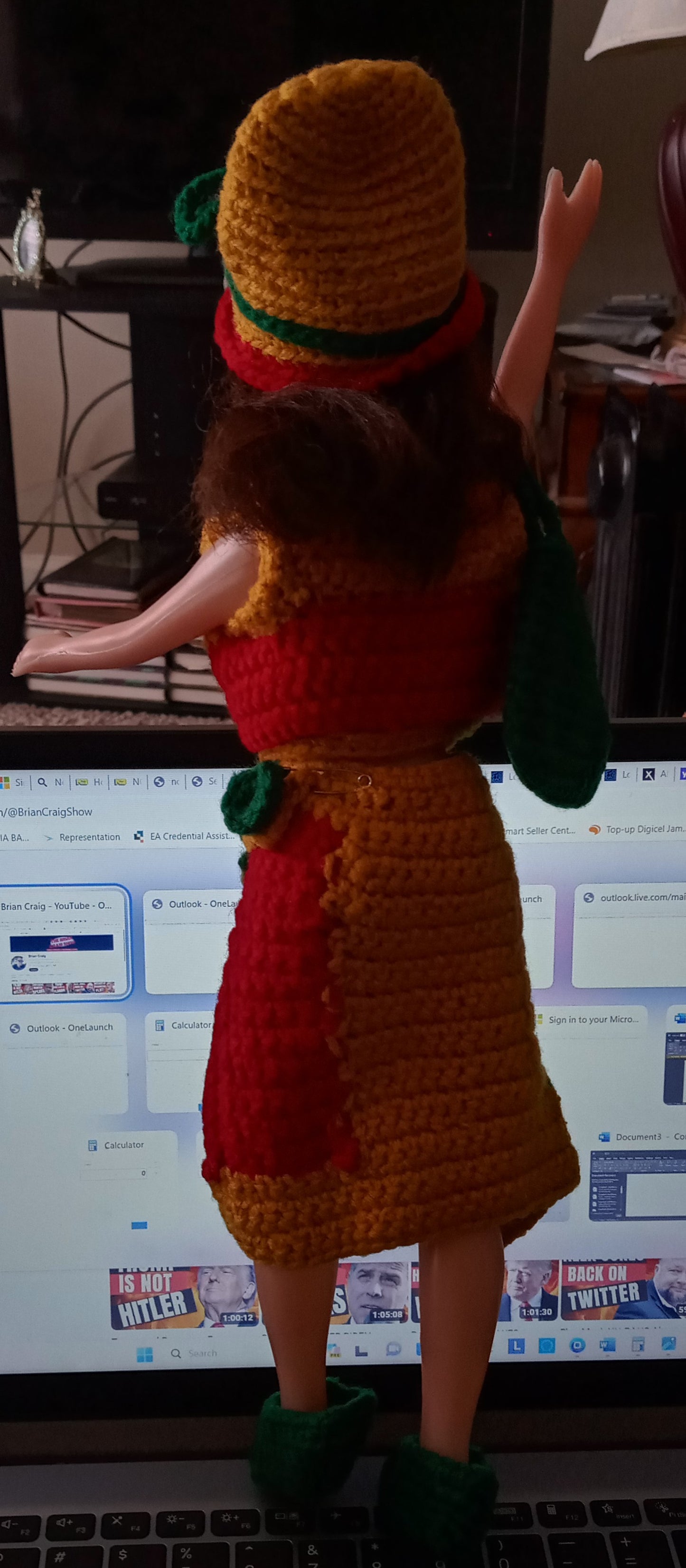 Playtime Corner - Doll Outfit